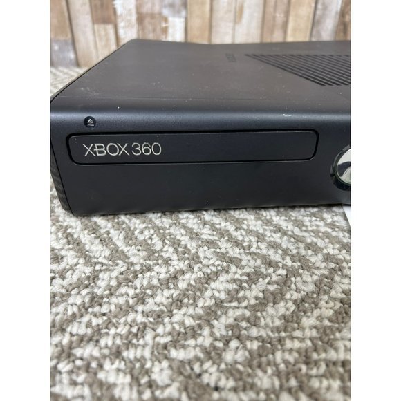 Xbox 360 - Picture 2 of 3